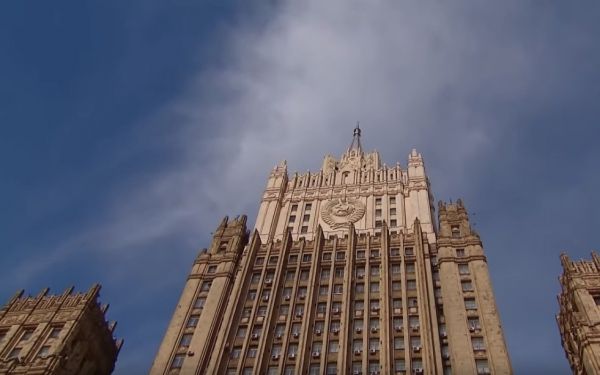 МИД потребовал у россиян, вернувшихся из заграницы, в течение 5 дней вернуть деньги