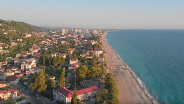 В Абхазии произошла вспышка коронавируса вслед за наплывом российских туристов