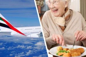 Туристка умерла на борту самолёта после съеденного обеда
