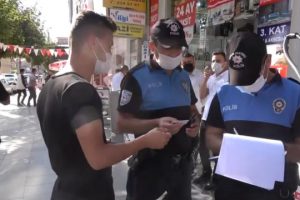 Всем туристам надеть маски и бросить курить: в Анталии начались рейды по отлову нарушителей