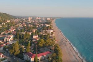 В Абхазии произошла вспышка коронавируса вслед за наплывом российских туристов