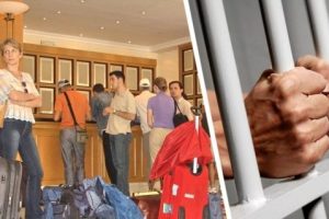 Всех туристов заперли в отелях