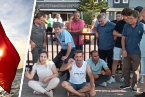 В отелях Алании начались забастовки персонала, некоторые на митинге угрожают себя сжечь