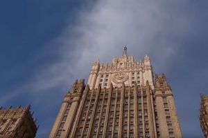 МИД потребовал у россиян, вернувшихся из заграницы, в течение 5 дней вернуть деньги
