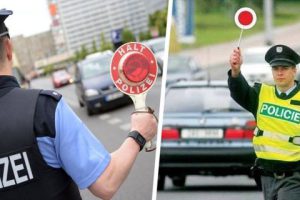 У российской туристки отобрали машину в Германии и оставили ночью одну с четырьмя собаками на дороге