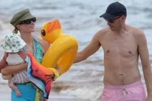 Отдых Пэрис Хилтон на сгоревшем острове вызвал бурю возмущения